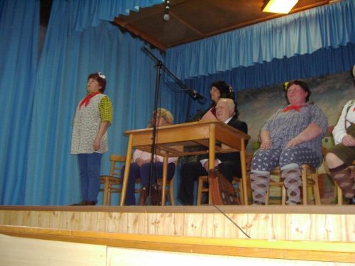 Hraje celá dědina aneb S veselou myslí na nesmysly. - 18.3.2006